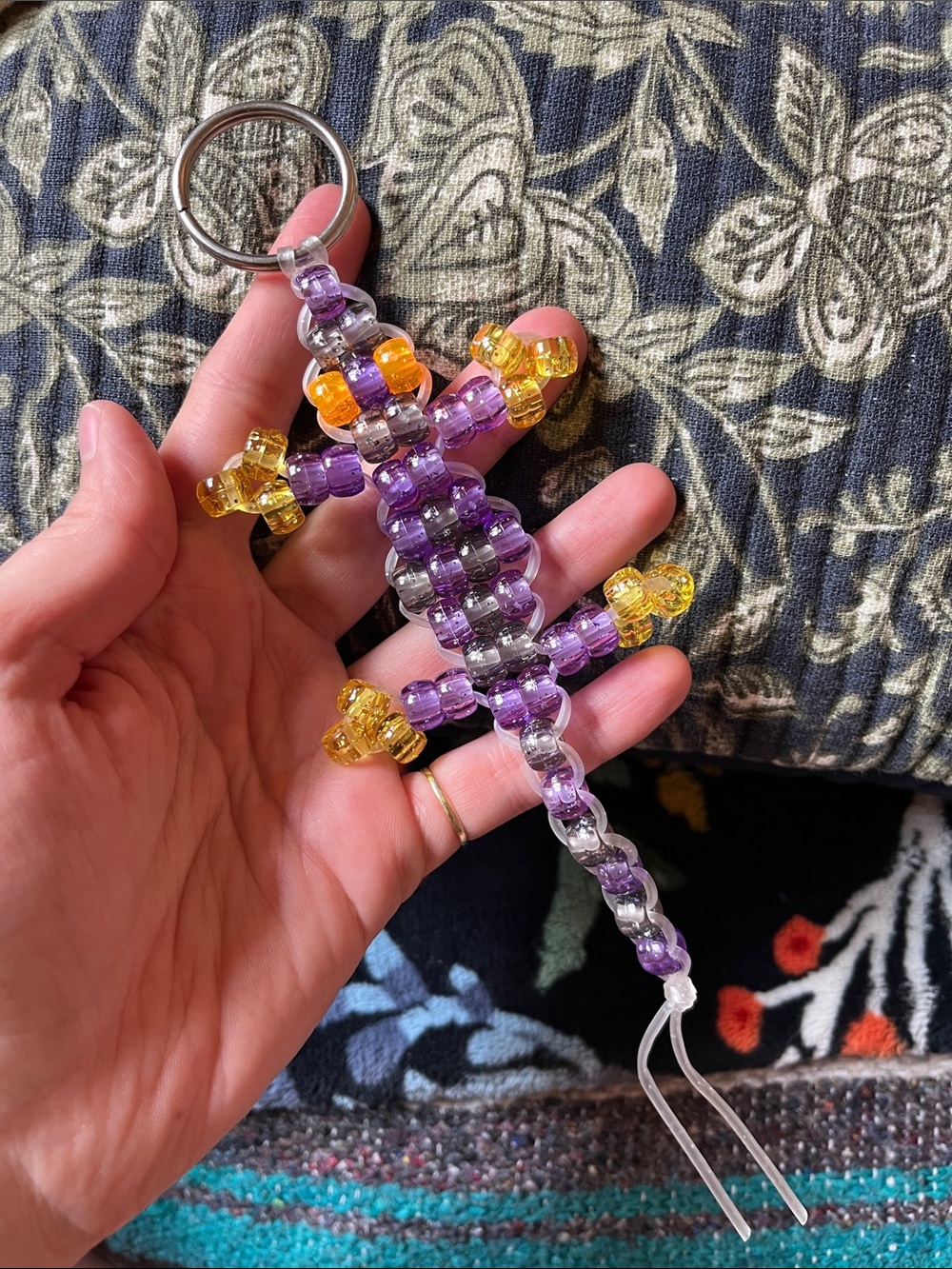 Keychain and bag charm retro 90s yellow purple beaded lizard
